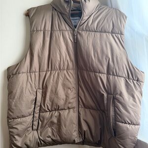 Old Navy Men's Tan Puffer Vest